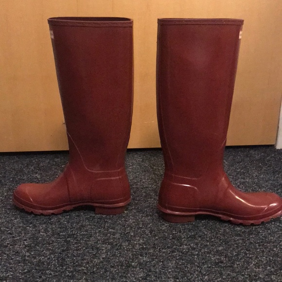 Hunter Rain Boots — Maroon, Glossy, Tall - Picture 3 of 8